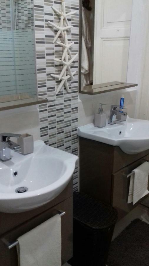 Marina'S House Bed & Breakfast ลาสเปเซีย ภายนอก รูปภาพ