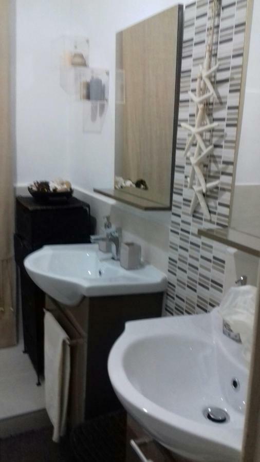 Marina'S House Bed & Breakfast ลาสเปเซีย ภายนอก รูปภาพ